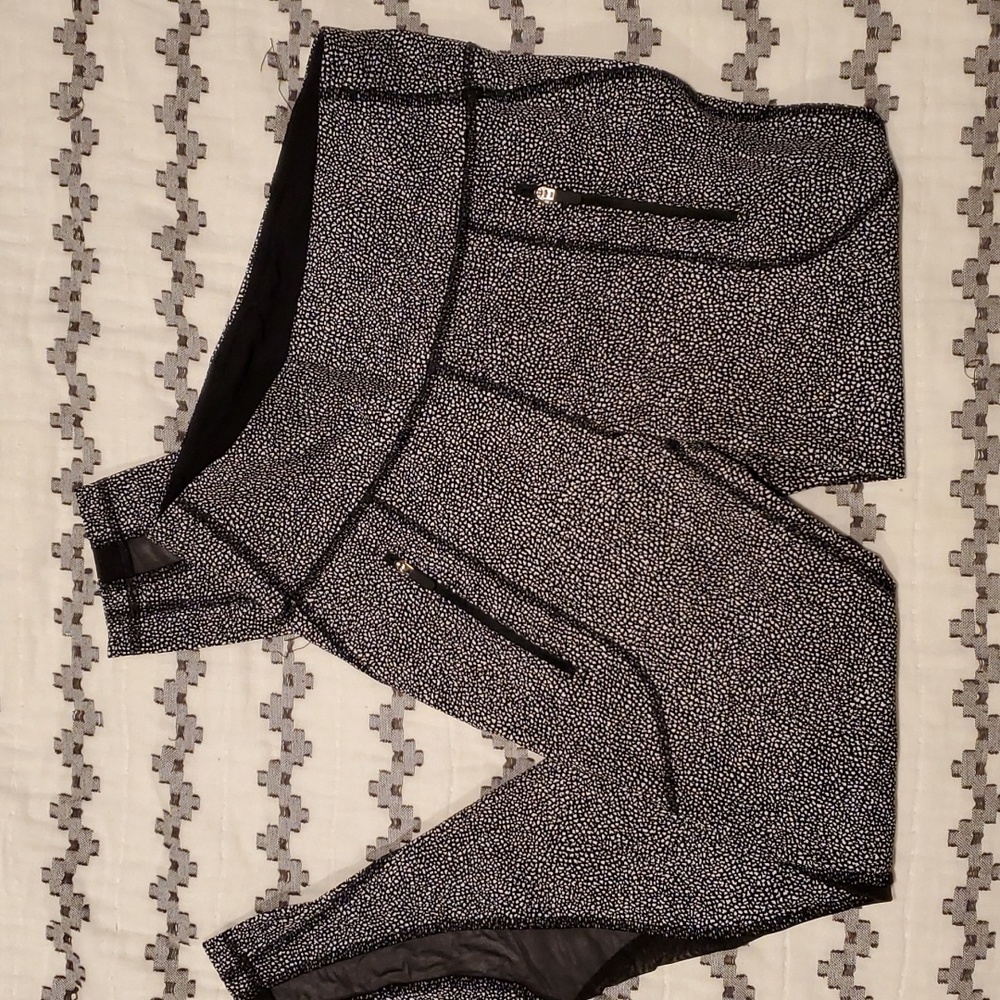 Mesh calf with zipper pocket leggings